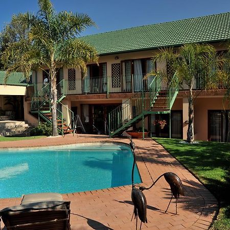 Claires Of Sandton Luxury Guest House Joanesburgo Exterior foto