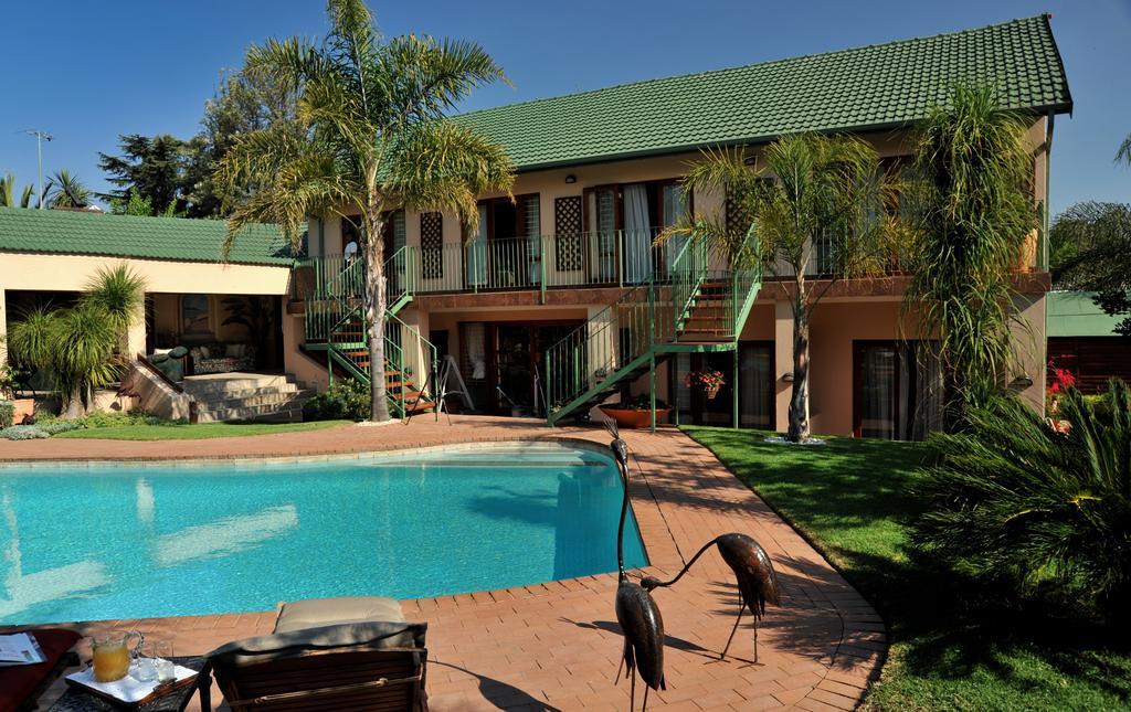 Claires Of Sandton Luxury Guest House Joanesburgo Exterior foto